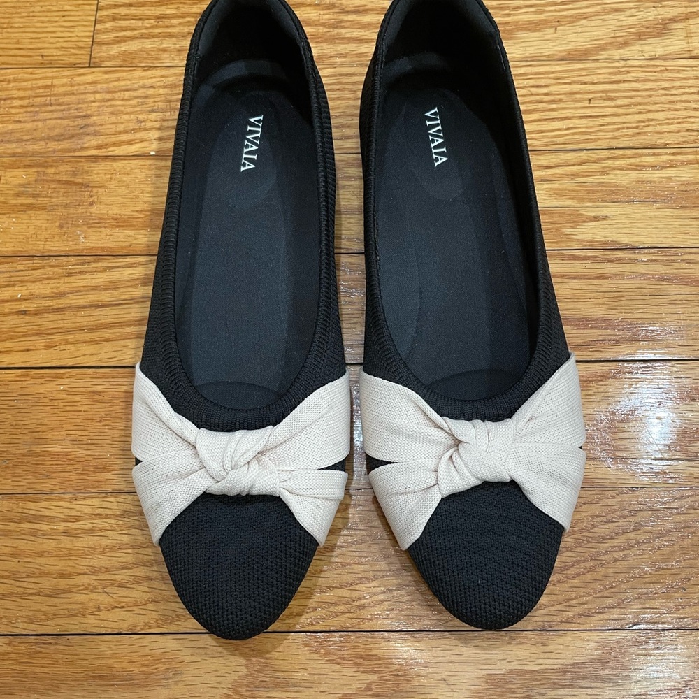 NWOT, Vivaia Black and Cream bow tie Women's flat Shoes, size 40